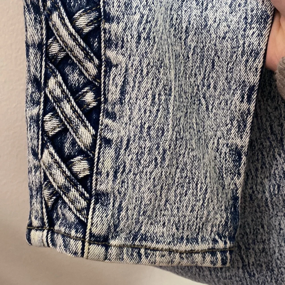 Pure Jeanswear high rise acid wash mom jeans with lattice accents vintage size 7